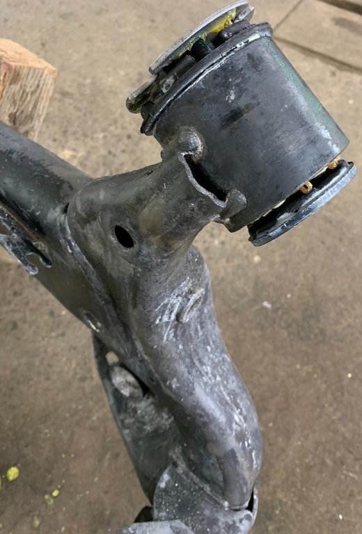 Nalisovaný silentblok.jpg